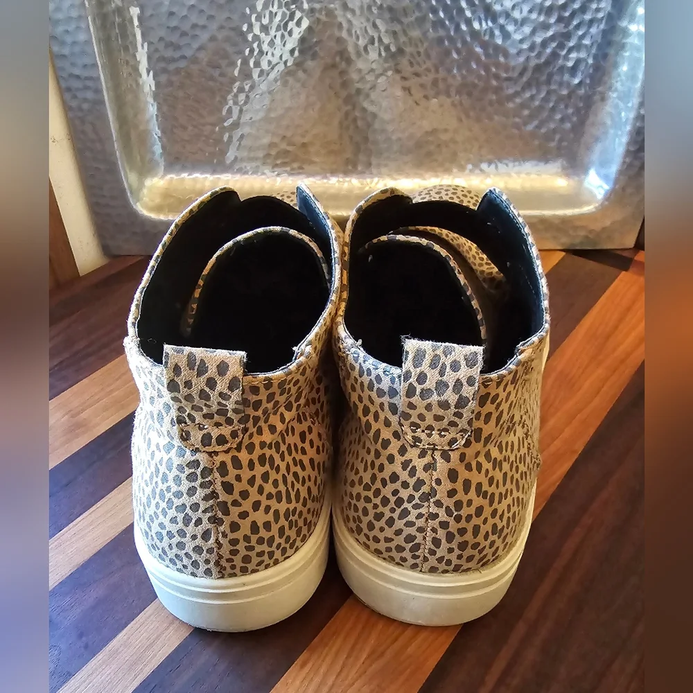 Universal Thread Cheetah Print Slipon Sneakers - Picture 3 of 7